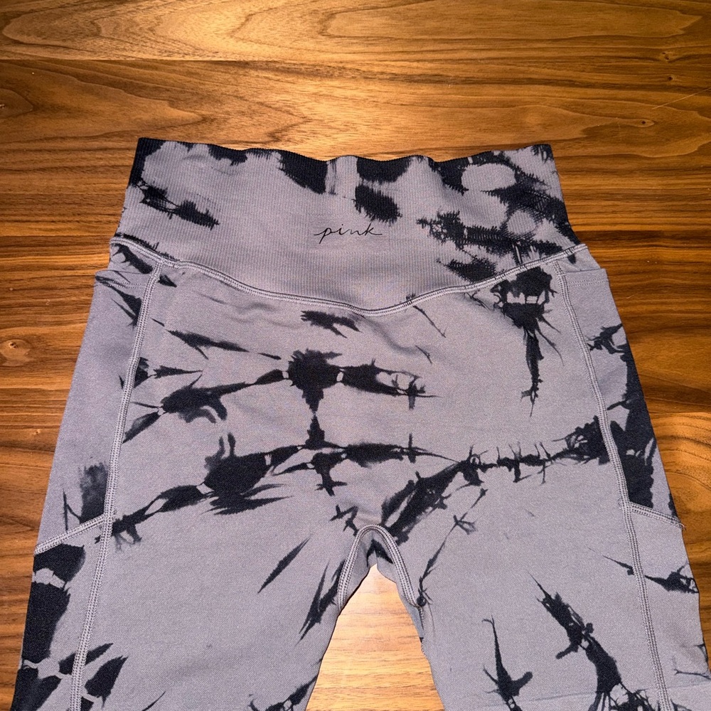PINK Victoria's Secret Women’s Leggings - Black and Gray Tie-Dye